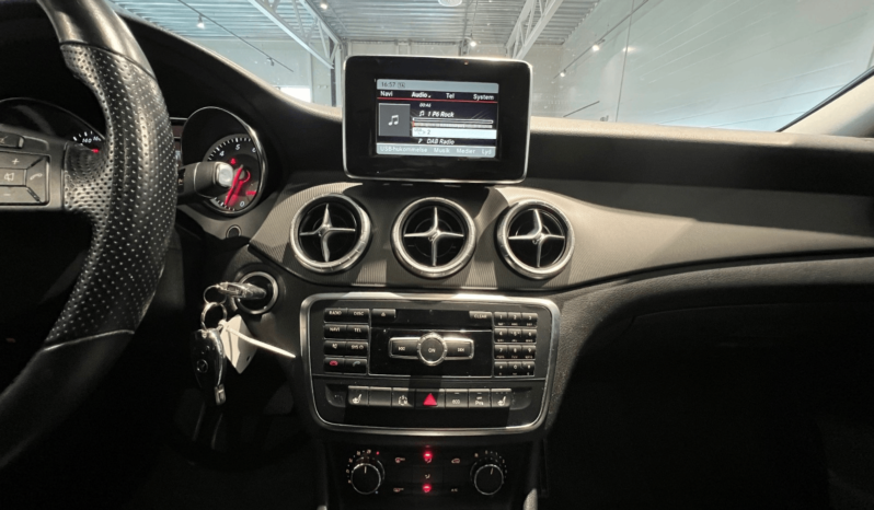 
								Mercedes-Benz CLA complet									