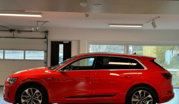 
									Audi e-tron complet								