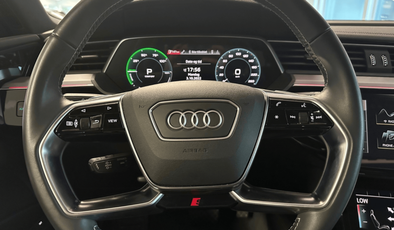 
								Audi e-tron complet									