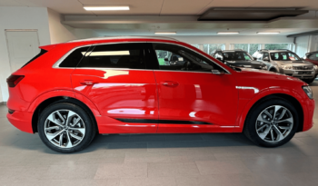 
									Audi e-tron complet								