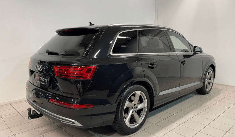 
								Audi Q7 complet									