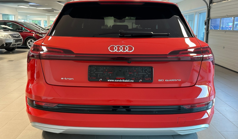 
								Audi e-tron complet									